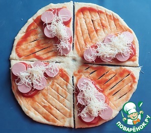 Закрытые мини-пиццы с сосисками