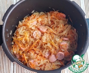 Капустная солянка с сосисками в мультиварке