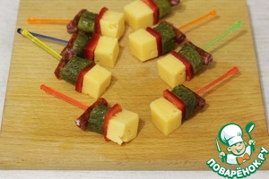 Канапе с сыром и колбасками Канапе с сыром и колбасками