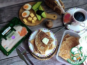 Тонкие ажурные дрожжевые блины с ветчиной