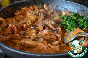 Бефстроганов с копчёной индейкой и овощами