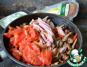 Бефстроганов с копчёной индейкой и овощами