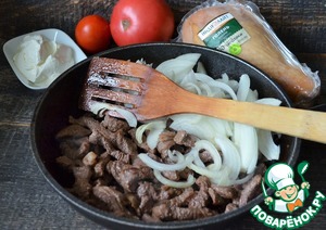 Бефстроганов с копчёной индейкой и овощами