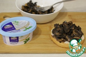 Бутерброд с сыром и шампиньонами Бутерброд с сыром и шампиньонами