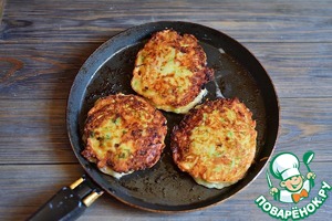 Кабачковые оладьи с колбасой и сыром Кабачковые оладьи с колбасой и сыром