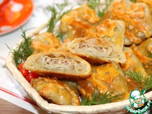 Закусочные слойки с колбасной начинкой Закусочные слойки с колбасной начинкой