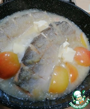 Форель радужная тушеная в яблоках Форель радужная тушеная в яблоках