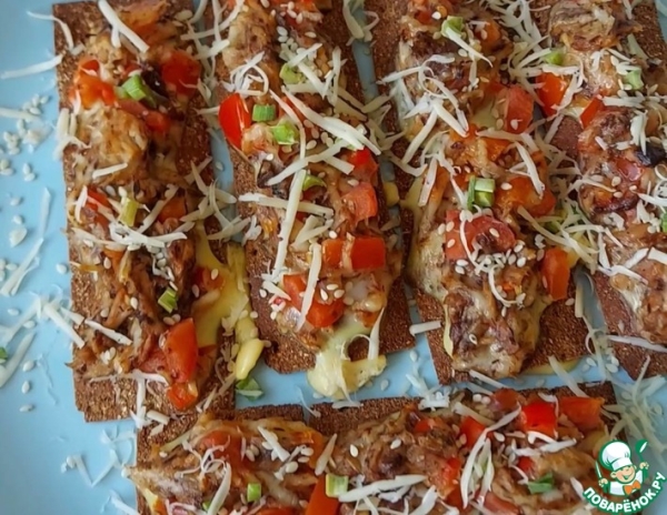 Хлебцы с тунцом и сыром