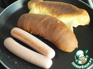 Хот-доги с карамелизованным луком и домашним кетчупом Хот-доги с карамелизованным луком и домашним кетчупом