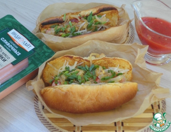 Хот-доги с карамелизованным луком и домашним кетчупом Хот-доги с карамелизованным луком и домашним кетчупом