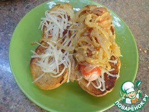 Хот-доги с карамелизованным луком и домашним кетчупом Хот-доги с карамелизованным луком и домашним кетчупом