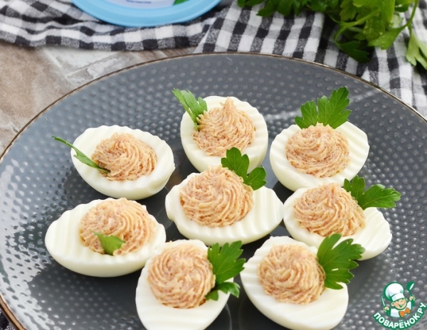 Яйца, фаршированные икрой сельди Яйца, фаршированные икрой сельди