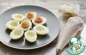 Яйца, фаршированные икрой сельди Яйца, фаршированные икрой сельди