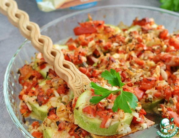 Кабачки, запеченные с помидорами и сыром
