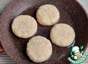 Картофельно-творожные котлеты с ветчиной Картофельно-творожные котлеты с ветчиной