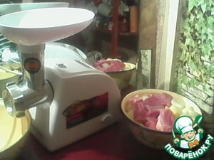 Котлеты «Любящие сердца» (из филе индейки) с картофелем фри Котлеты «Любящие сердца» (из филе индейки) с картофелем фри