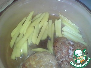 Котлеты «Любящие сердца» (из филе индейки) с картофелем фри Котлеты «Любящие сердца» (из филе индейки) с картофелем фри