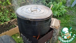 Курица горячего копчения в коптилке