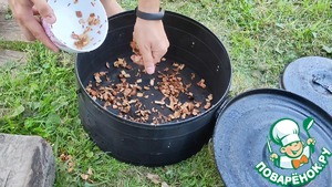 Курица горячего копчения в коптилке