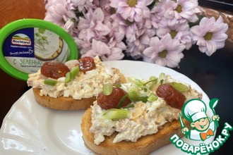 Лепешка с салатом из копченой курицы