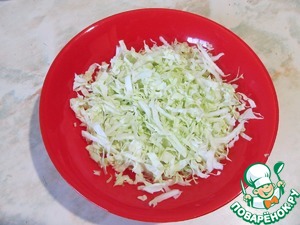 Лепешка с салатом из копченой курицы