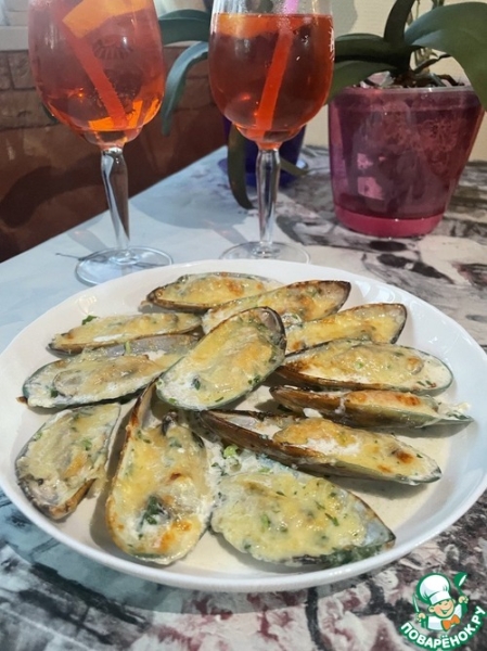 Мидии запечённые с сыром