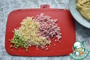 Мини пончики с колбасой и сыром Мини пончики с колбасой и сыром