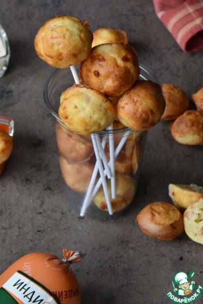 Мини пончики с колбасой и сыром Мини пончики с колбасой и сыром