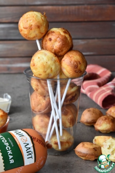 Мини пончики с колбасой и сыром Мини пончики с колбасой и сыром