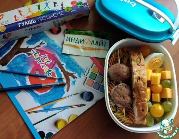 Перекус в ланч-боксе с тефтелями Перекус в ланч-боксе с тефтелями