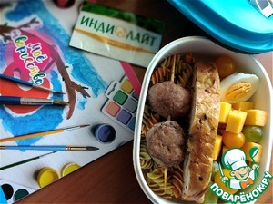Перекус в ланч-боксе с тефтелями Перекус в ланч-боксе с тефтелями
