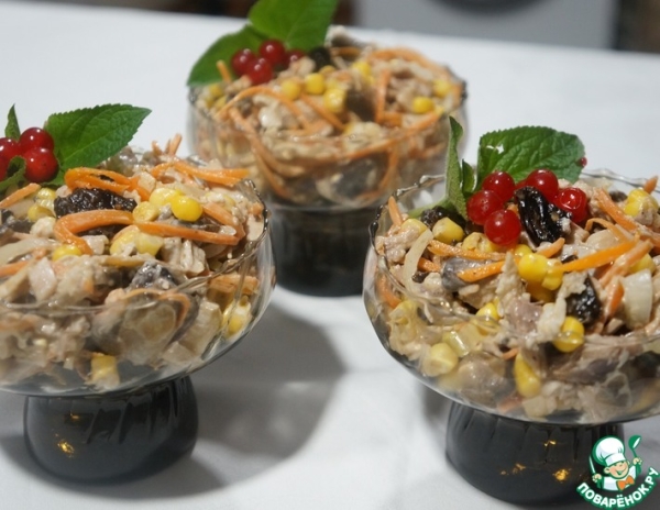 Салат с черносливом и курицей Салат с черносливом и курицей