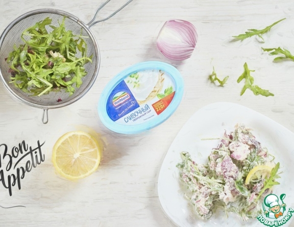 Салат с фасолью и творожным сыром