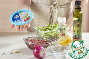 Салат с фасолью и творожным сыром