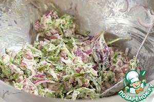 Салат с фасолью и творожным сыром