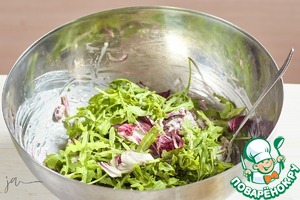 Салат с фасолью и творожным сыром