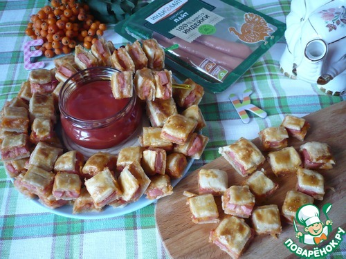 Слоеные "подушечки" с сосисками для перекуса