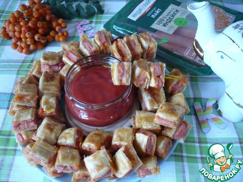 Слоеные "подушечки" с сосисками для перекуса