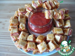 Слоеные "подушечки" с сосисками для перекуса