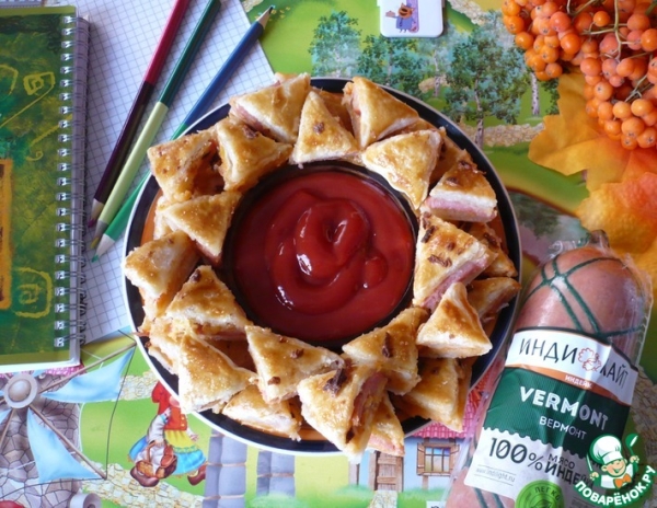 Слоеные треугольнички с колбасой "Вермонт" Слоеные треугольнички с колбасой "Вермонт"