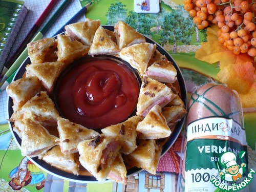 Слоеные треугольнички с колбасой "Вермонт" Слоеные треугольнички с колбасой "Вермонт"