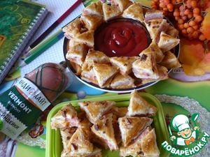 Слоеные треугольнички с колбасой "Вермонт" Слоеные треугольнички с колбасой "Вермонт"