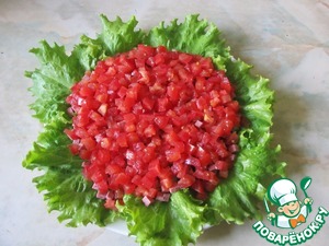 Слоеный овощной салат под сырной заливкой Слоеный овощной салат под сырной заливкой