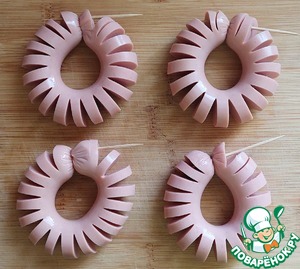 Сосиски "Солнышки", запеченные с картофельным пюре Сосиски "Солнышки", запеченные с картофельным пюре