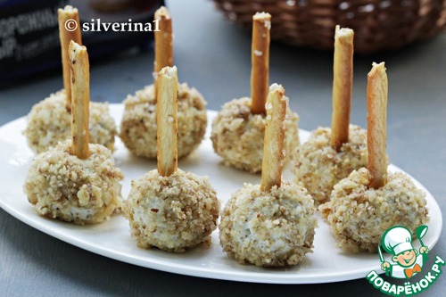 Сырные шарики в ореховой крошке Сырные шарики в ореховой крошке