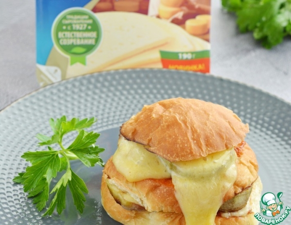 Вегетарианский двойной чизбургер с баклажаном Вегетарианский двойной чизбургер с баклажаном