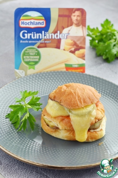 Вегетарианский двойной чизбургер с баклажаном Вегетарианский двойной чизбургер с баклажаном