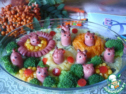 Запеканка из овощного пюре с сосисками Запеканка из овощного пюре с сосисками