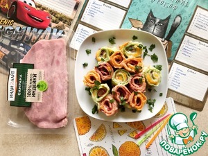 Завитки из тортильи с ветчиной и сыром Завитки из тортильи с ветчиной и сыром