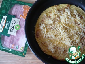 Завтрак из бекона и яичницы